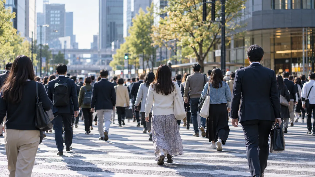 誰が調査員か分からない雑踏